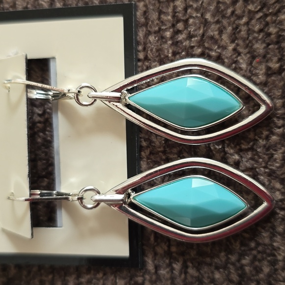 NAPIER BRAND WOMENS FASHION JEWELRY BUNDLE OF 5 PAIRS OF EARRINGS - Picture 3 of 16